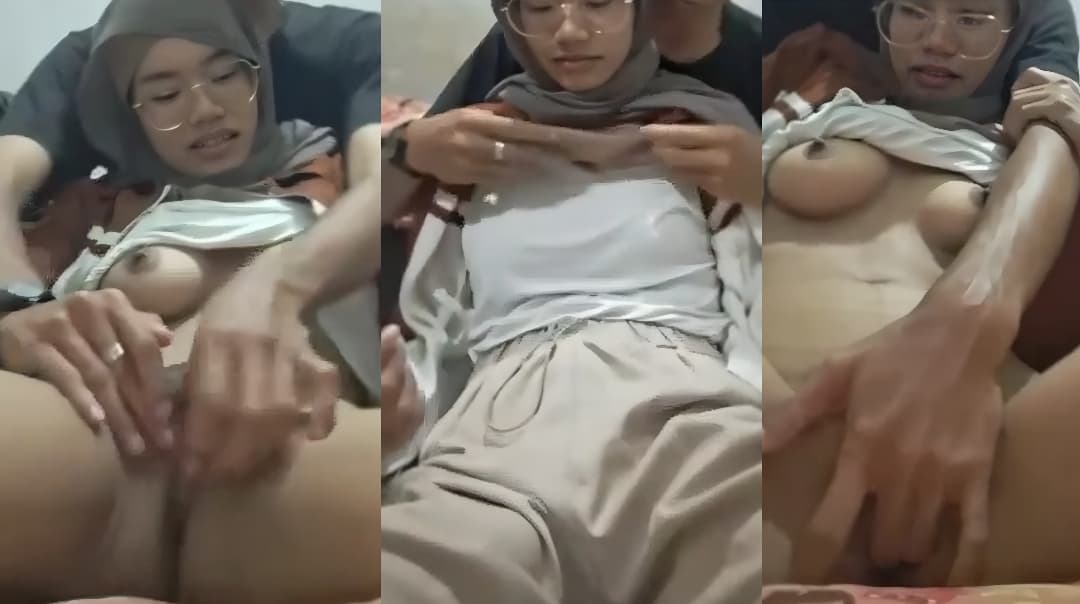 menggeliat keenakan si cantik hijab